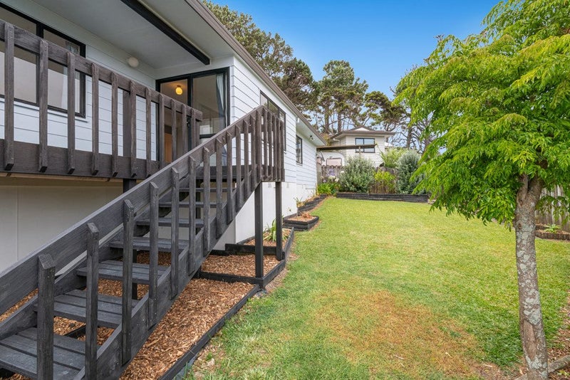 1/25 Jumento Place, Unsworth Heights, Auckland - Carousel 1