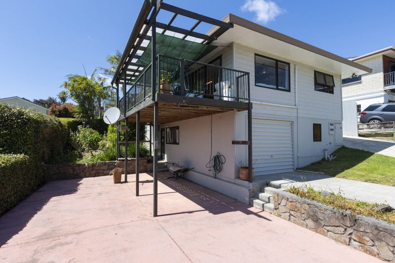 54 Stratford Drive, Cable Bay - Carousel 1