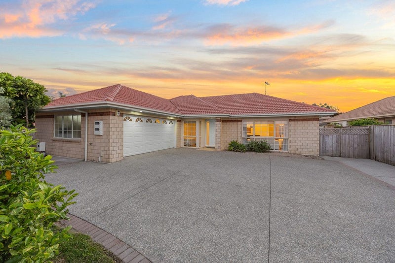 8 William Woods Court, Flat Bush, Auckland - Carousel 1