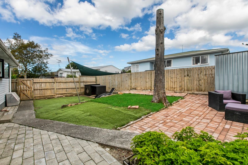 46 Hayman Place, Beach Haven, Auckland - Carousel 21