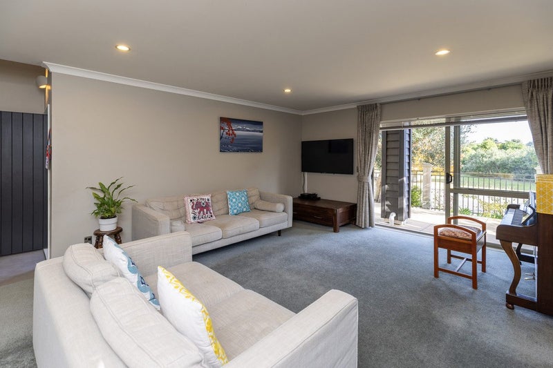 7 Jade Lane, Paraparaumu - Carousel 2