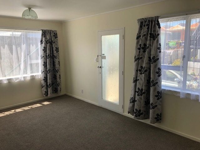 1/6 Cockburn Street, Kilbirnie, Wellington - Carousel 2
