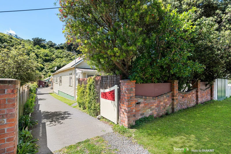 72 Happy Valley Road, Owhiro Bay, Wellington - Carousel 1