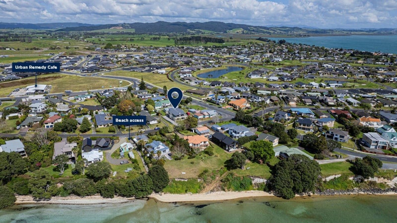 2 Graham Street, One Tree Point - Carousel 32