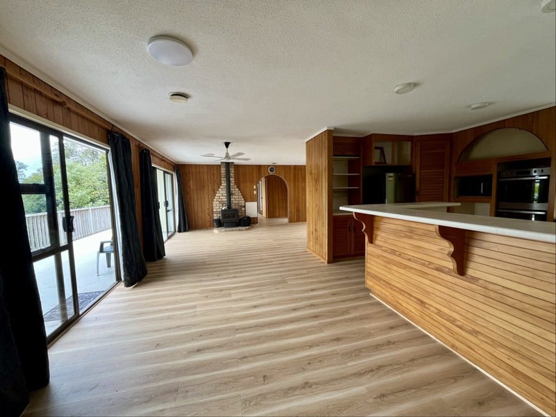 18 Wade River Road, Stanmore Bay, Whangaparāoa - Carousel 1