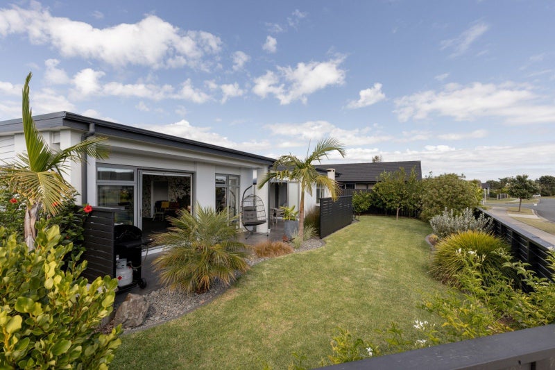 15 Whaley Avenue, Papamoa Beach, Papamoa - Carousel 1