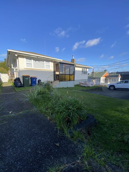 26 Kaipatiki Road, Glenfield, Auckland - Carousel 2