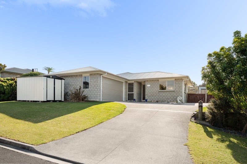 35 Fairfax Crescent, Pyes Pa, Tauranga - Carousel 1