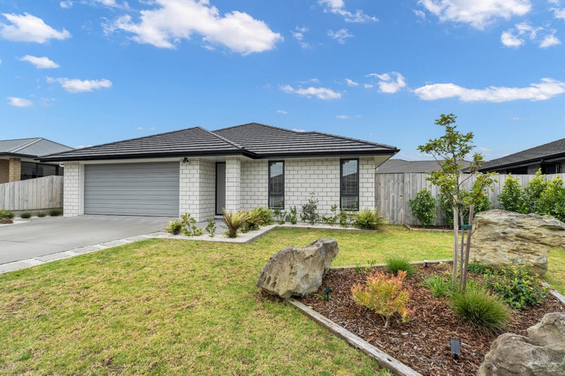 3 Olney Court, One Tree Point - Carousel 1