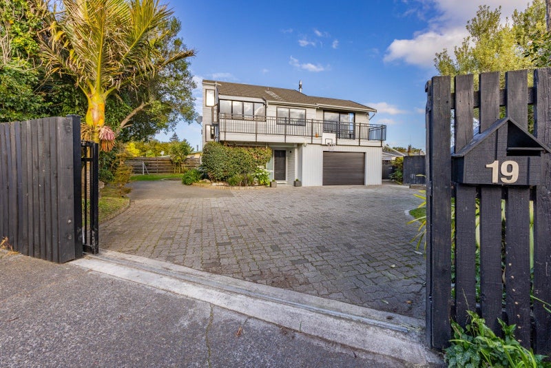 19 Leeds Place, Tamatea, Napier - Carousel 1