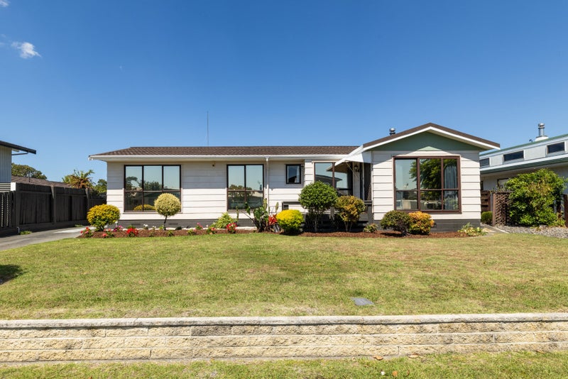 27 Donegal Crescent, Tamatea, Napier - Carousel 1
