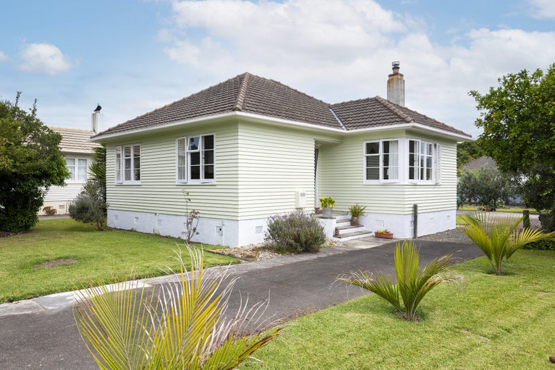 60 Centennial Crescent, Te Hapara, Gisborne - Carousel 1