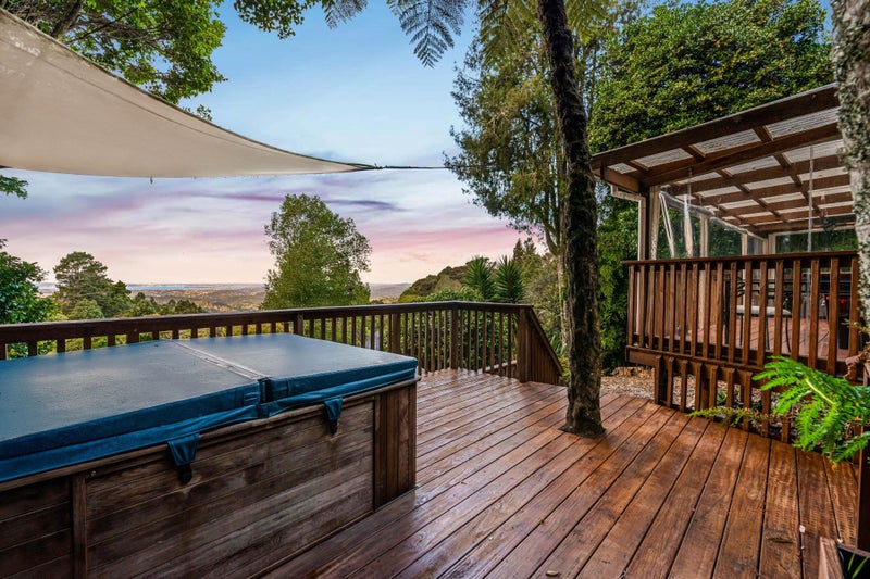 894 West Coast Road, Waiatarua, Auckland - Carousel 1