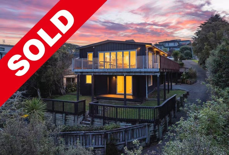 46 Parr Terrace, Castor Bay, Auckland - Carousel 2