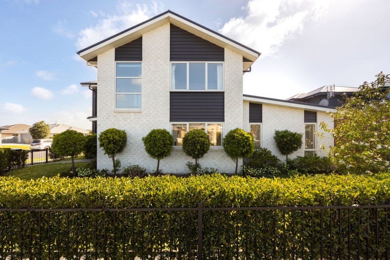 2 McCorquindale Drive, Flagstaff, Hamilton - Carousel 1