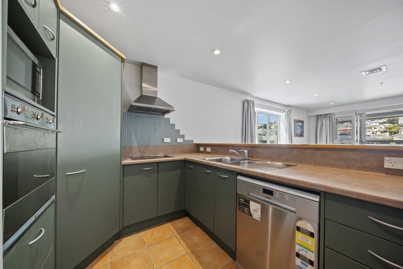 5D/5 Kent Terrace, Mount Victoria, Wellington - Carousel 2