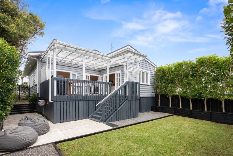 83 Golf Road, New Lynn, Auckland - Carousel 1