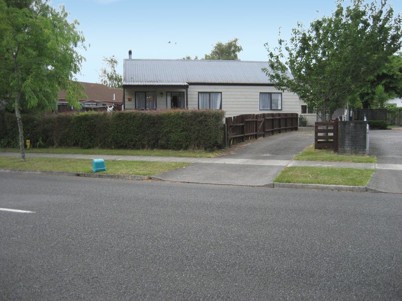 53 Waterford Road, Fitzroy, Hamilton - Carousel 1