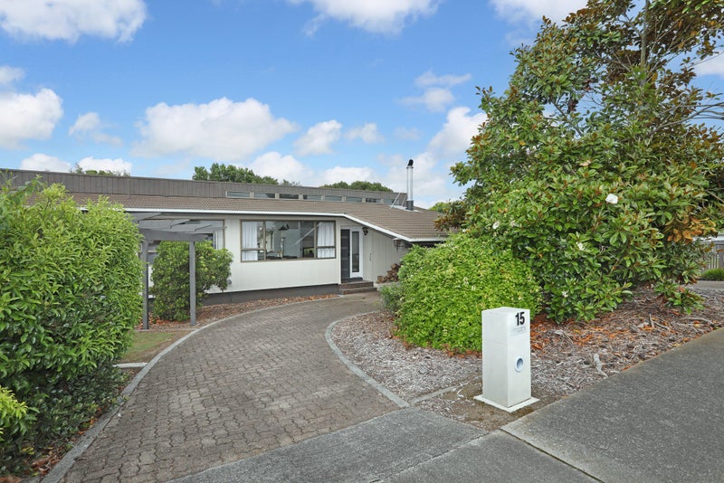 15 Wilson Street, Bulls - Carousel 1