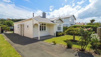 206 Surrey Street, Saint Clair, Dunedin - Carousel 1