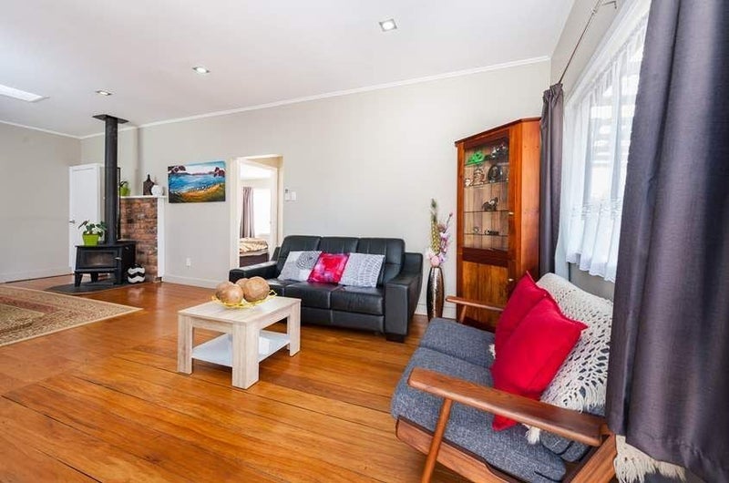 109 Seymour Road, Sunnyvale, Waitakere City, Auckland - Carousel 1