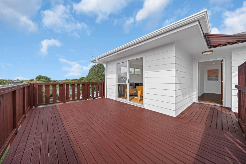 6 Celeste Place, Totara Vale, Auckland - Carousel 2