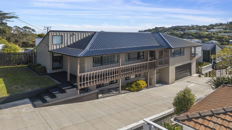 1 Robert Street, Newlands, Wellington - Carousel 1