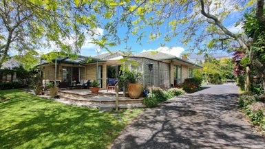 6 Araminta Place, Beachlands, Auckland - Carousel 1