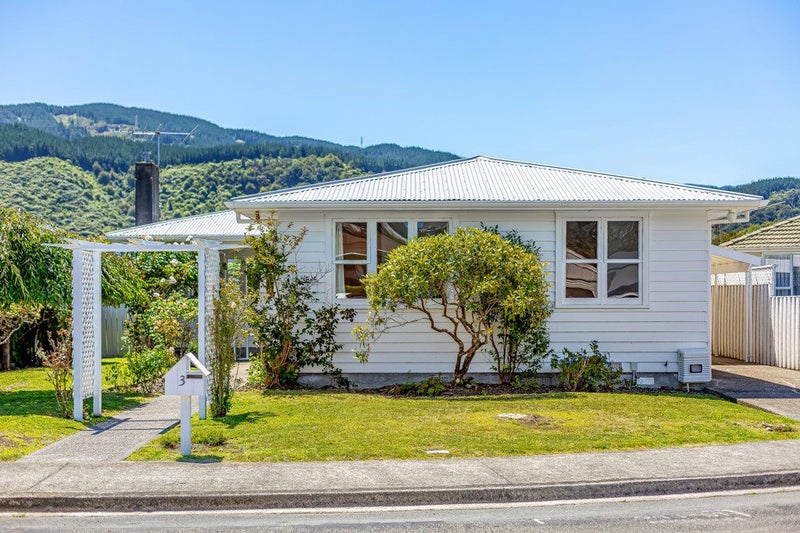 3 Tiwakawaka Grove, Heretaunga, Upper Hutt - Carousel 1