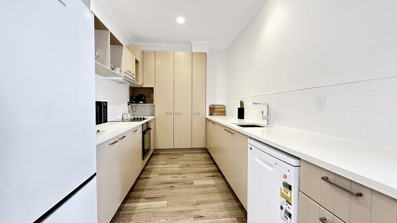 AC/8 Farnham Street, Parnell, Auckland - Carousel 2