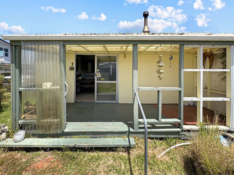 33 Shortt Street, Foxton Beach, Foxton - Carousel 11