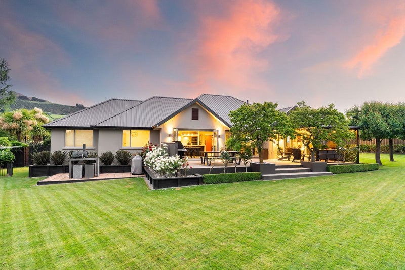 5 Orchard Grove, East Taieri, Mosgiel - Carousel 1