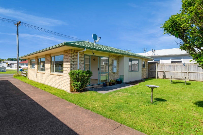 21 Clemow Road, Fitzroy, New Plymouth - Carousel 2