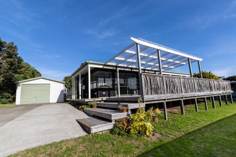 38 Freyberg Crescent, Waikanae, Kapiti Coast, Wellington - Carousel 1