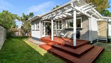 6 Matipo Road, Te Atatu Peninsula, Auckland - Carousel 1