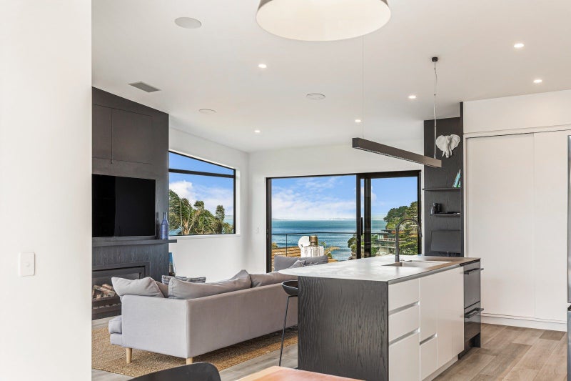 39 Hyde Road, Rothesay Bay, Auckland - Carousel 2
