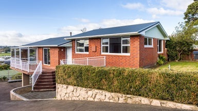 6 Hillcrest Street, Glen Avon, New Plymouth - Carousel 1