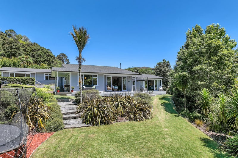 42 Landing Road, Titirangi, Auckland - Carousel 1