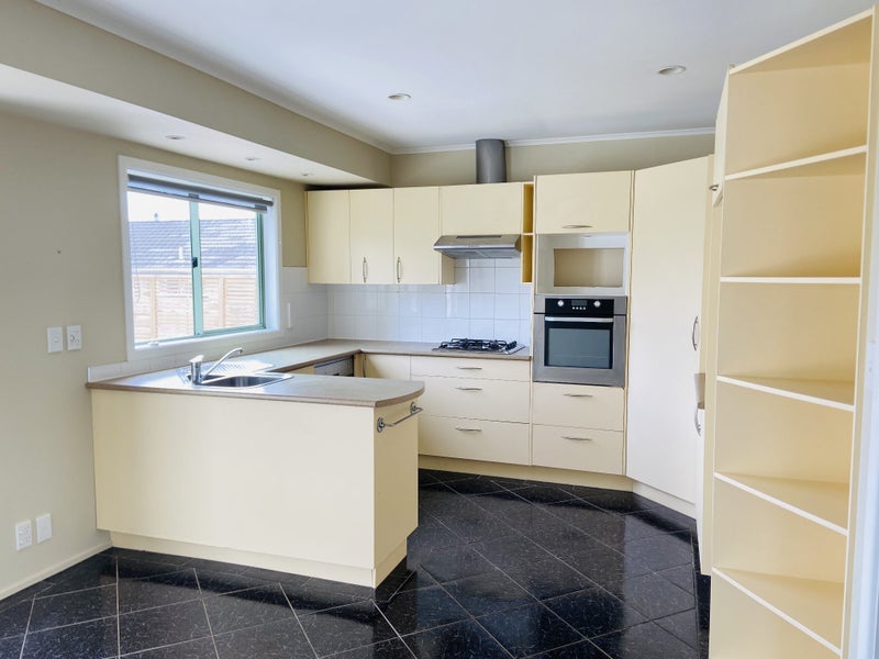 10 Duncan Avenue, Te Atatu South, Auckland - Carousel 2