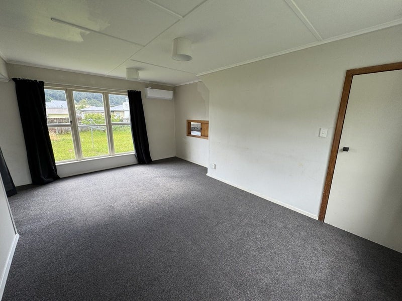 1/7 Wainhouse Street, Stokes Valley, Lower Hutt - Carousel 1