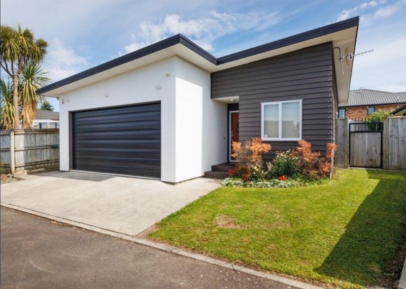 10 Galea Grove, Kelvin Grove, Palmerston North - Carousel 1