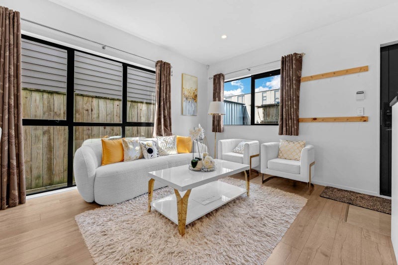 11 Collier Drive, Flat Bush, Auckland - Carousel 1