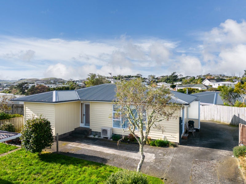 40 Turville Crescent, Newlands, Wellington - Carousel 1