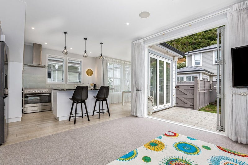 5A Torless Terrace, Thorndon, Wellington - Carousel 2