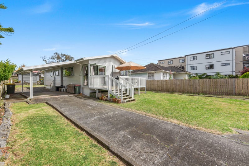 31 Mcburney Place, Mangere East, Auckland - Carousel 2