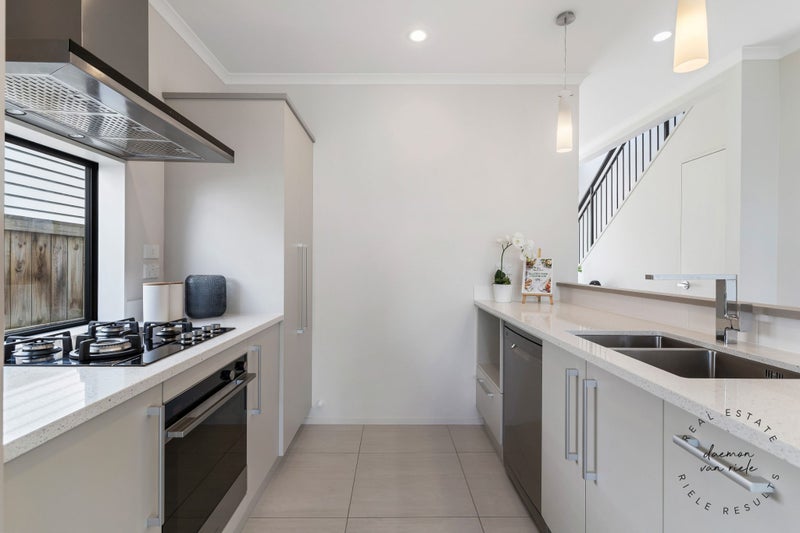 7 Costa Viva Crescent, Karaka, Papakura - Carousel 2