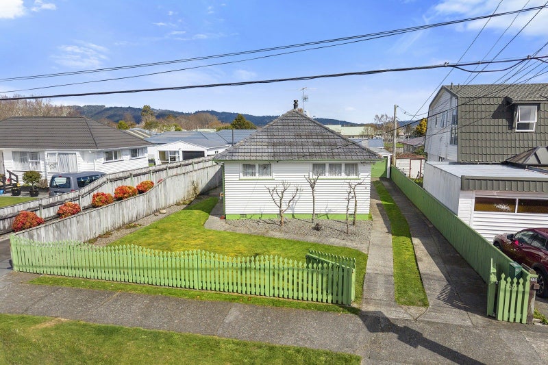 17 Stephen Street, Trentham, Upper Hutt - Carousel 1