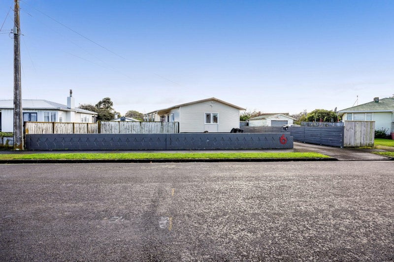 6 Pacey Avenue, Hawera - Carousel 19