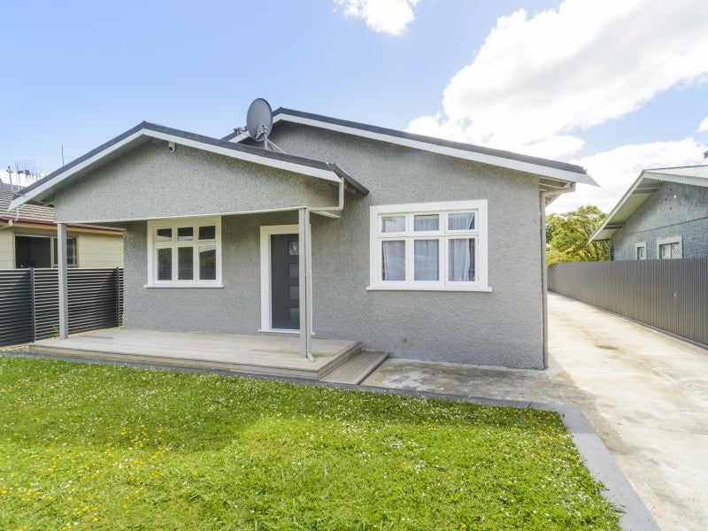 11 Shamrock Street, Takaro, Palmerston North - Carousel 1