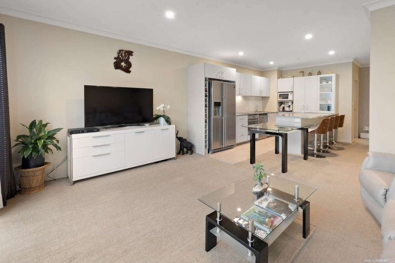 8/128 Stancombe Road, Flat Bush, Auckland - Carousel 2